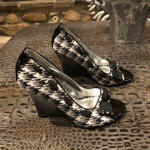 NEW!! Bumper Houndstooth Wedge Heels!!